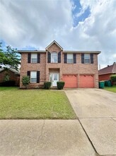 Building Photo - 835 Rockett Ln