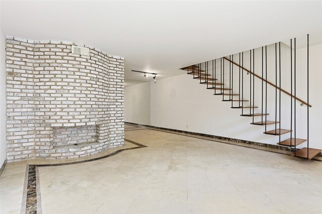 Building Photo - 2503 McCue Rd