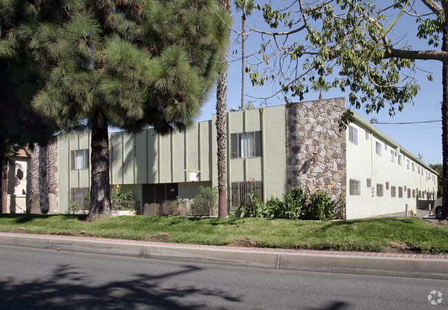 Building Photo - Orange Plaza