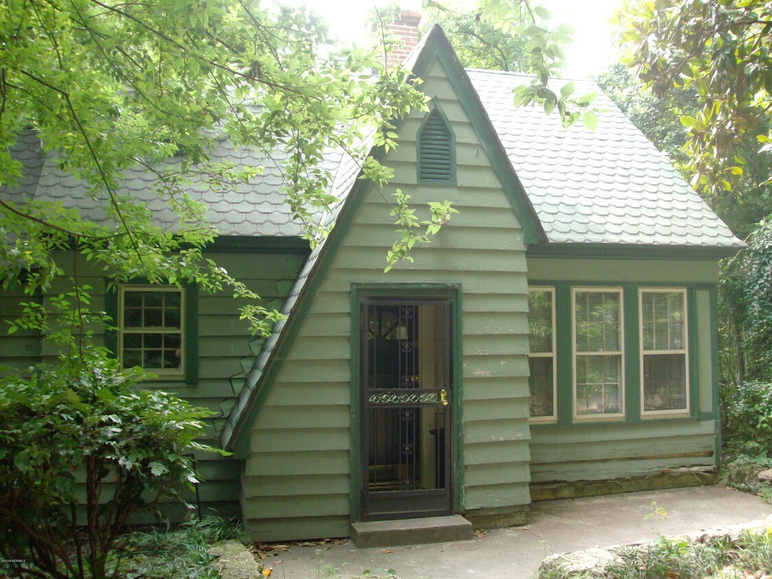 Primary Photo - 400 E 4th St