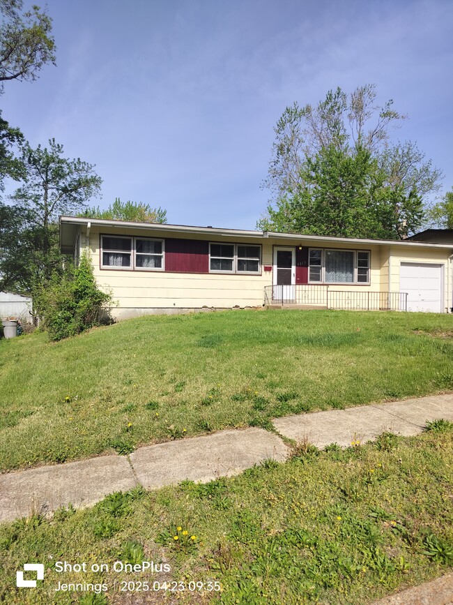 Building Photo - 9013 Dever Dr