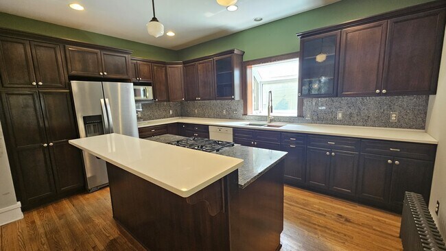 Foto del edificio - 2408 Bryant Ave S