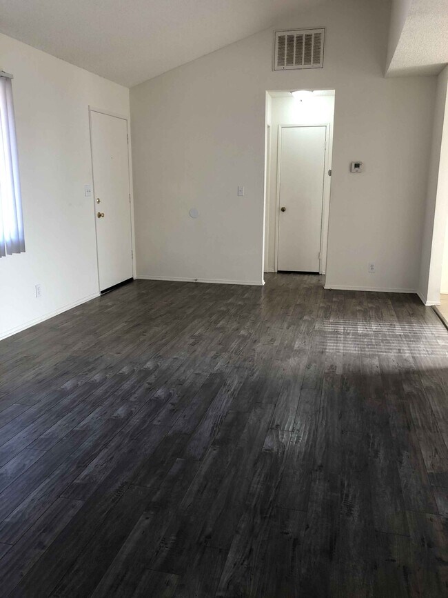 Foto del edificio - 120 Atlantic N Blvd