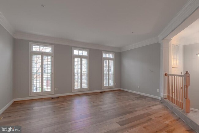 Foto del edificio - 4912 Waple Ln