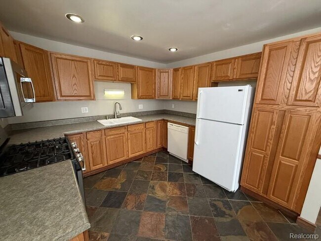 Foto del edificio - 1611 Cass Lake Rd