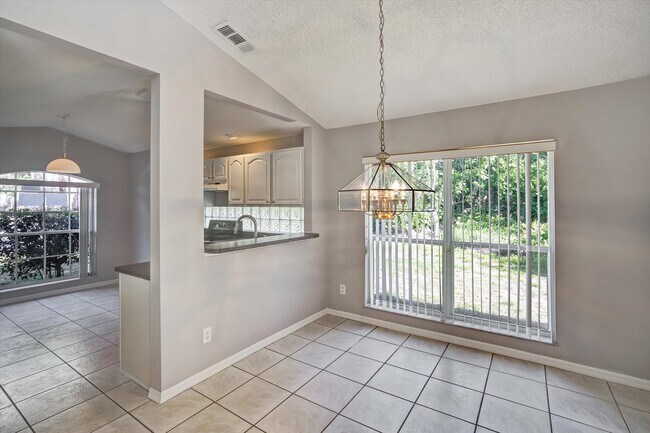 Foto del edificio - 1033 Lake Davenport Blvd