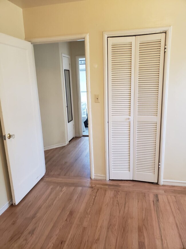Bedroom to hallway - 461 39th St