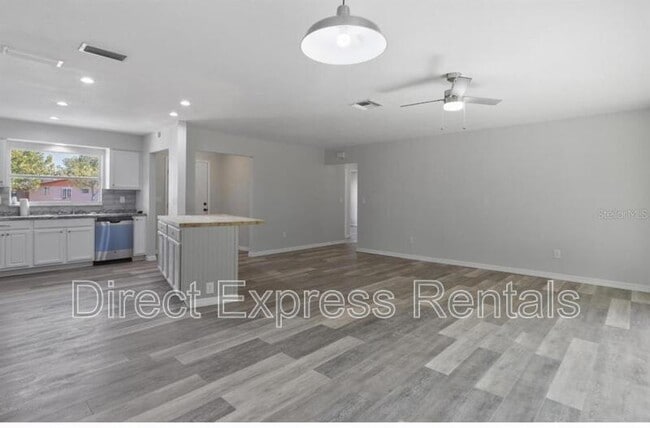 Building Photo - 4545 Crescent Rd