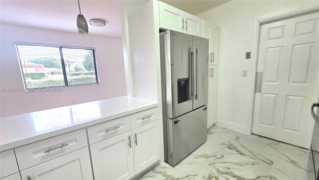 Foto del edificio - 2440 SW 64th Ave