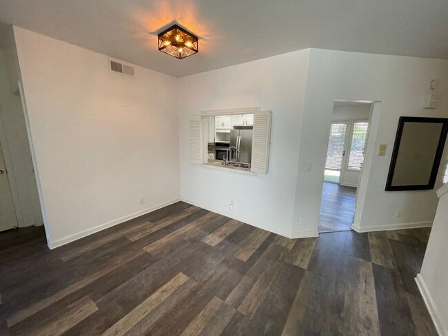 Building Photo - Welcome to this beautiful 2-bedroom, 2.5-b...