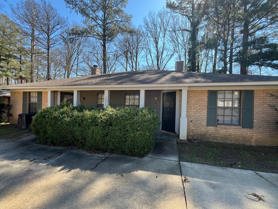 Foto principal - 2071 Cooperwell Dr