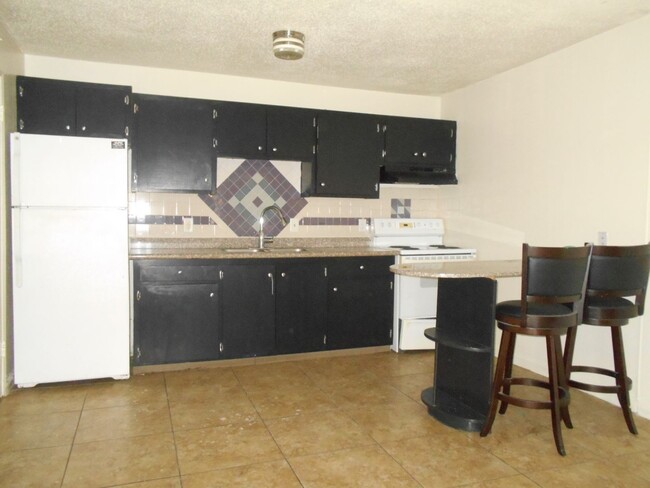 Foto del edificio - Charming 1-Bedroom Condo for Rent!