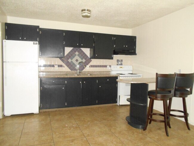 Building Photo - Charming 1-Bedroom Condo for Rent!