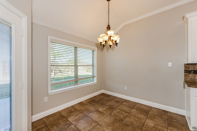 Foto del edificio - 3-Bedroom Home in Waxahachie, TX