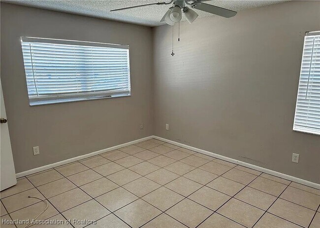 Foto del edificio - 6217 Candler Terrace