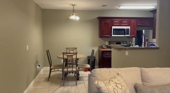 Building Photo - 897 Fording Island Rd