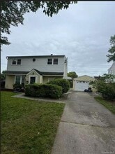 Building Photo - 42 Hollyhock Rd
