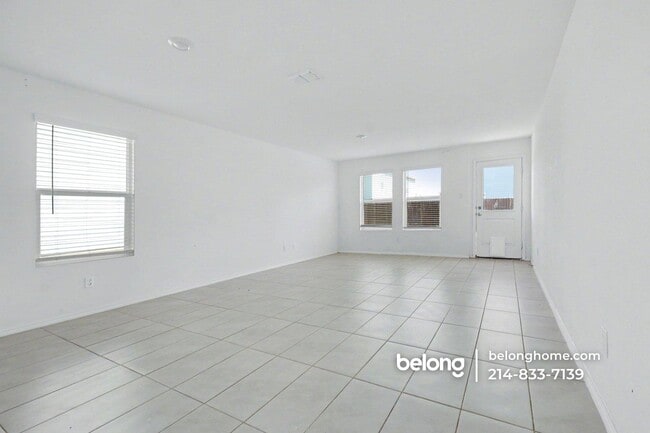 Foto del edificio - 143 Plumcove Dr