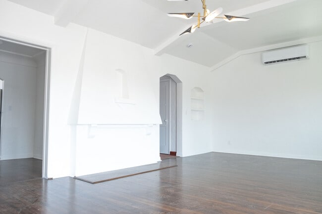 Foto del edificio - 3029 W Vernon Ave