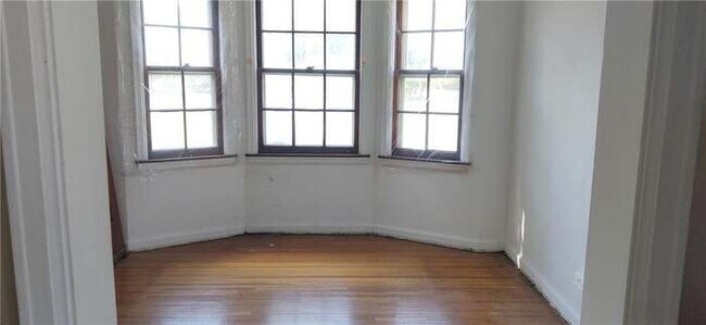 Building Photo - 1699 Kensington Ave