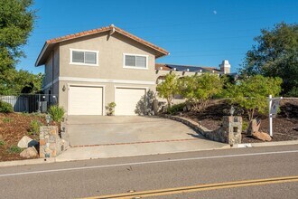 Building Photo - 11000 Meadow Glen Way E