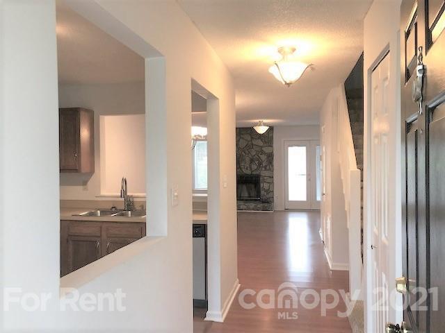 Foto del edificio - 8235 Circle Tree Ln