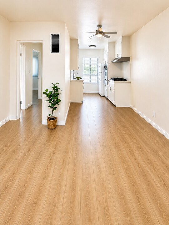 Building Photo - 351 Riverdale Dr