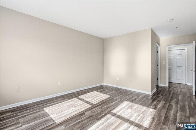 Foto del edificio - 905 River Rd