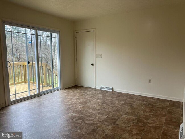 Building Photo - 224 Zig Zag Ln