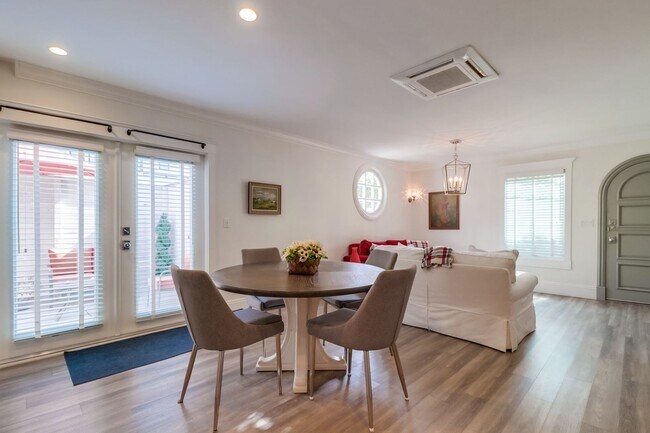 Building Photo - Furnished 2 Bedroom, 1 Bath