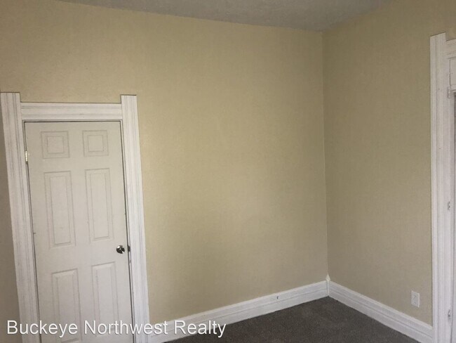 Building Photo - 3 br, 1 bath House - 660 E Broadway St
