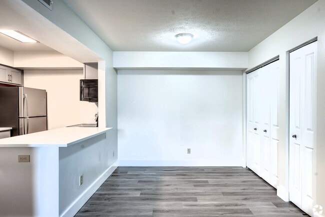 Building Photo - Golfview Apartments