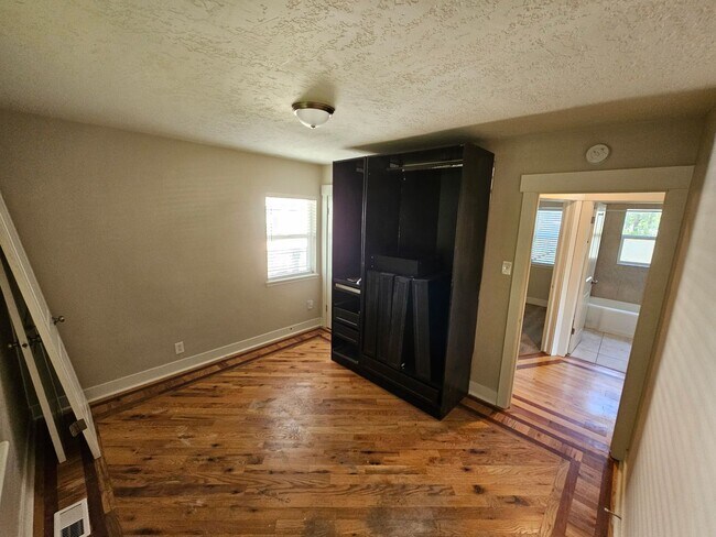 Building Photo - 4 Bedroom House in SLC for Rent!