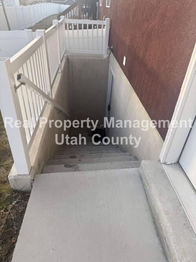 Foto del edificio - 998 S 960 E