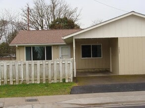 Building Photo - 1644 Oak St SE