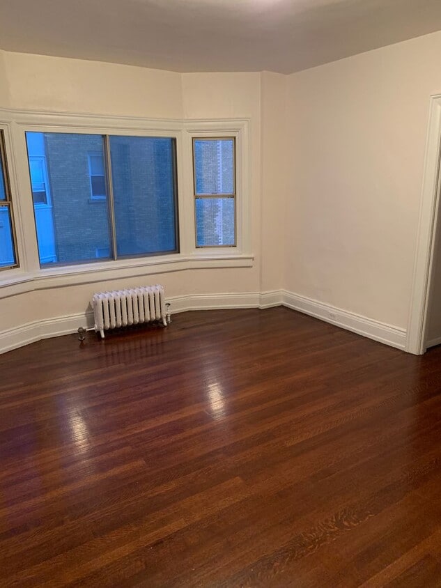 Building Photo - Studio Available! All utilities included
