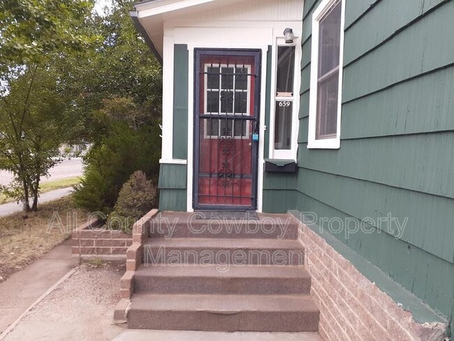Building Photo - 659 N 10th St