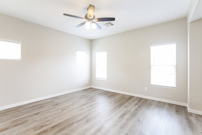 Building Photo - 6763 Twisted Wood Dr
