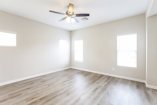 Foto del edificio - 6763 Twisted Wood Dr