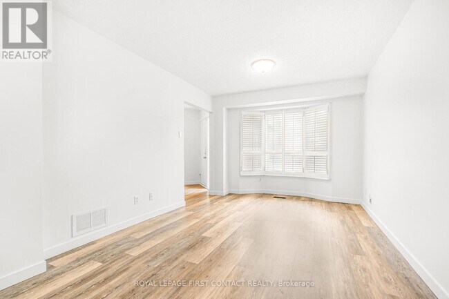 Building Photo - 8 Rosenfeld Dr