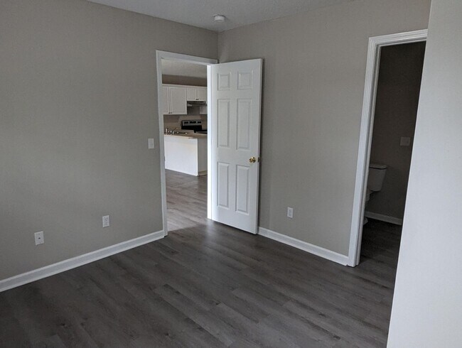 Building Photo - Unit for rent