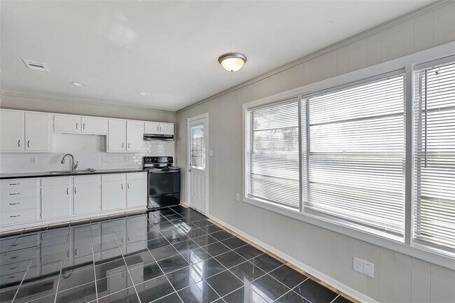 Foto del edificio - 7209 Blue Jay Dr