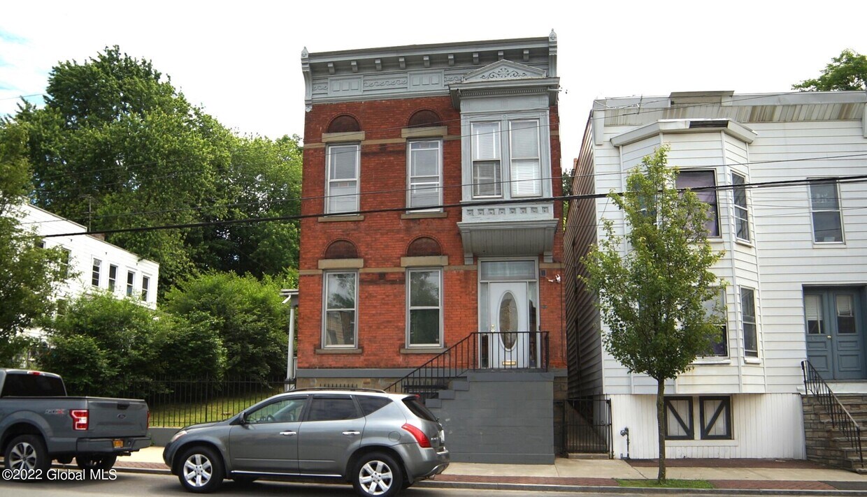 Primary Photo - 496 4th St
