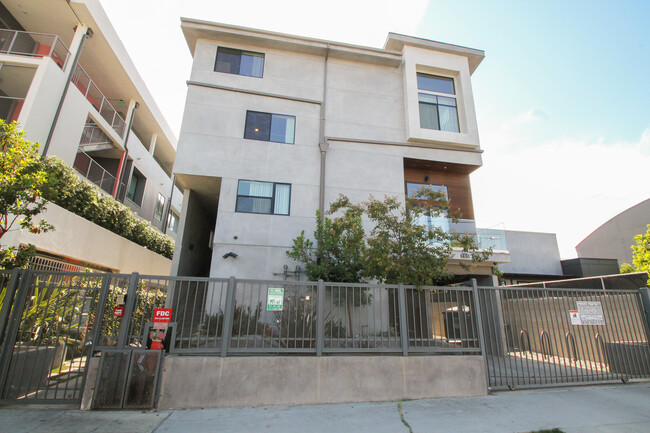 Building Photo - 753 Lillian Way