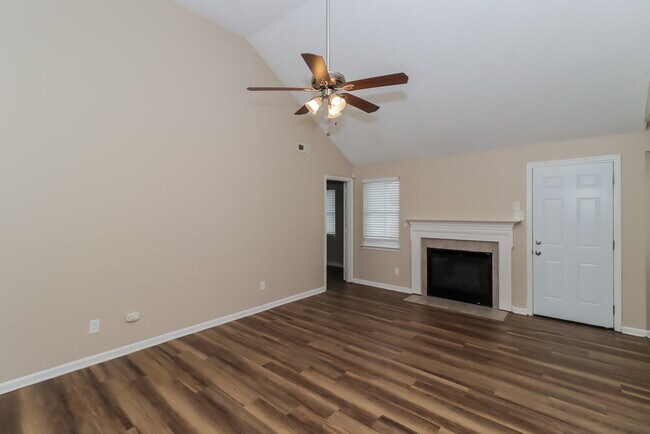 Foto del edificio - 6705 Rain Creek Way