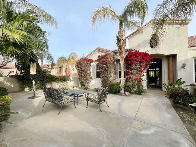 Foto del edificio - AVAILABLE NOW! STUNNING 3 Bedroom 3.5 Bath...