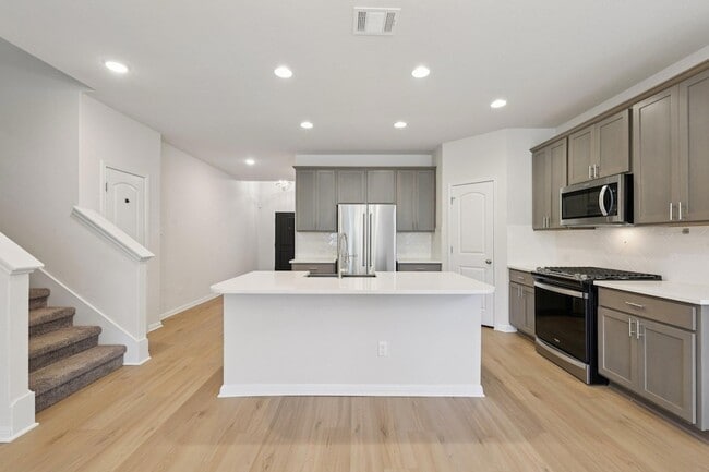 Building Photo - 308 Castlefields St