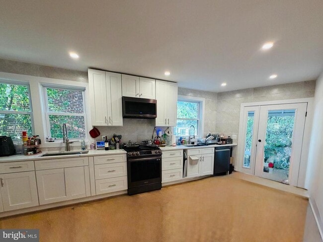 Building Photo - 2211 Observatory Pl NW