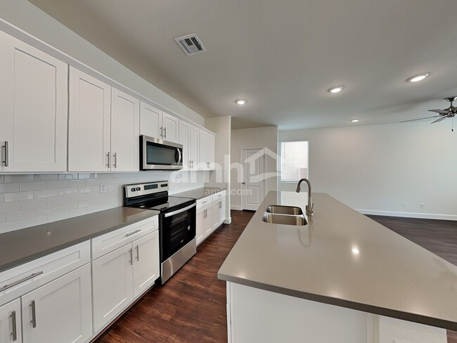 Building Photo - 579 Lotus Land Avenue