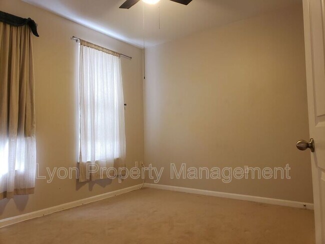 Foto del edificio - 903 Providence Pl